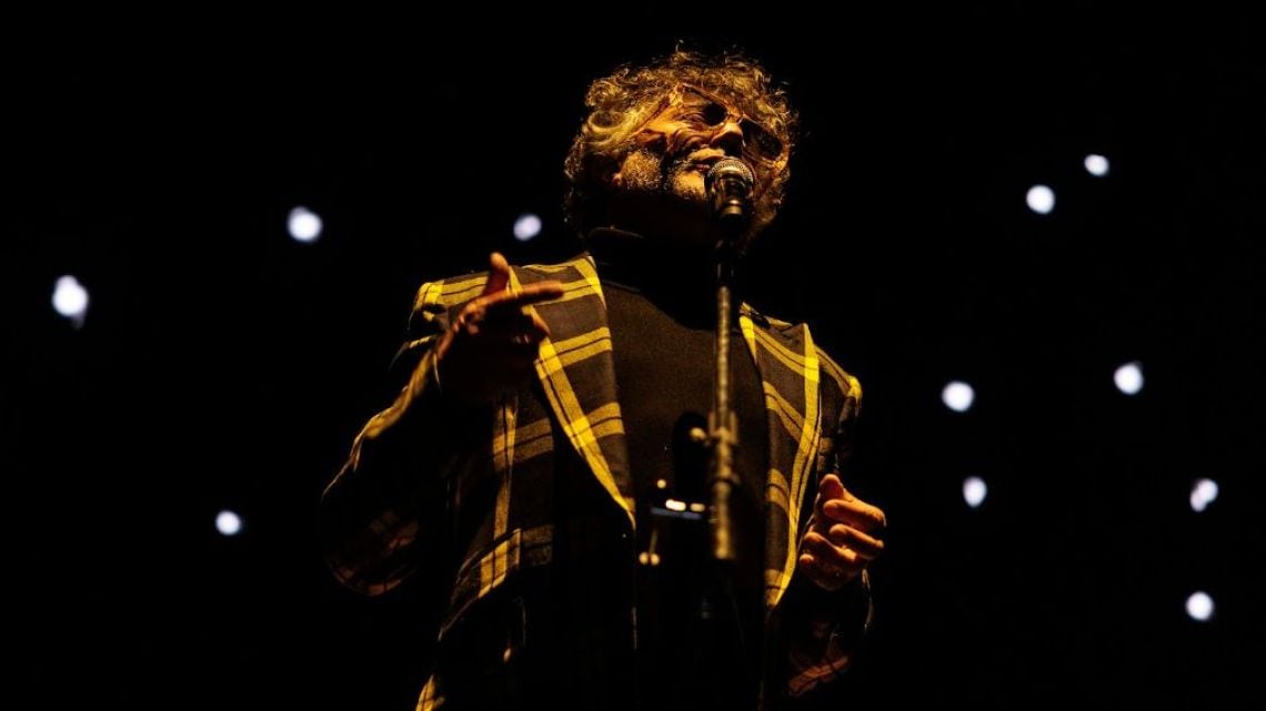Fito Páez se sienta frente a Netflix y se deja mirar por dentro: llega «El mundo cabe en una canción», el retrato más íntimo del rosarino