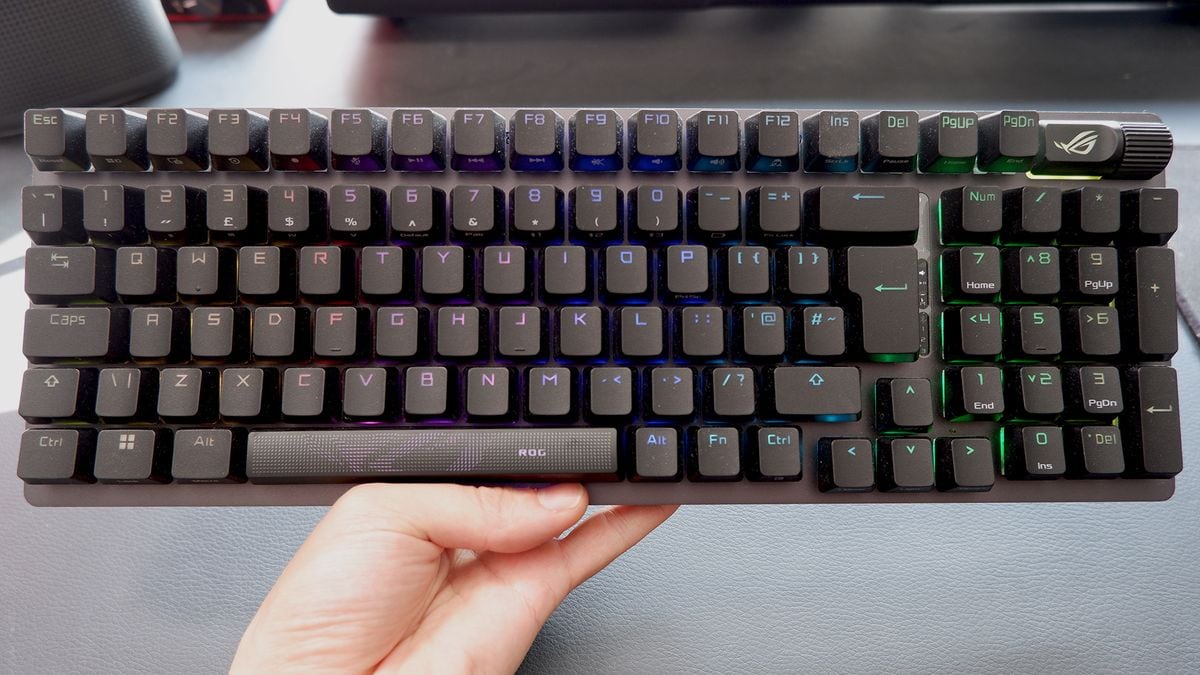El Logitech G512 X 98 llega para terminar con la pelea de la oficina y la gaming room en un solo teclado
