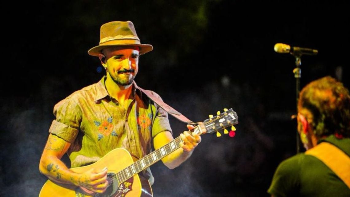 Abel Pintos vuelve a Córdoba con canciones que la gente viene pidiendo y un debut inesperado: el del Ibuprofeno como título