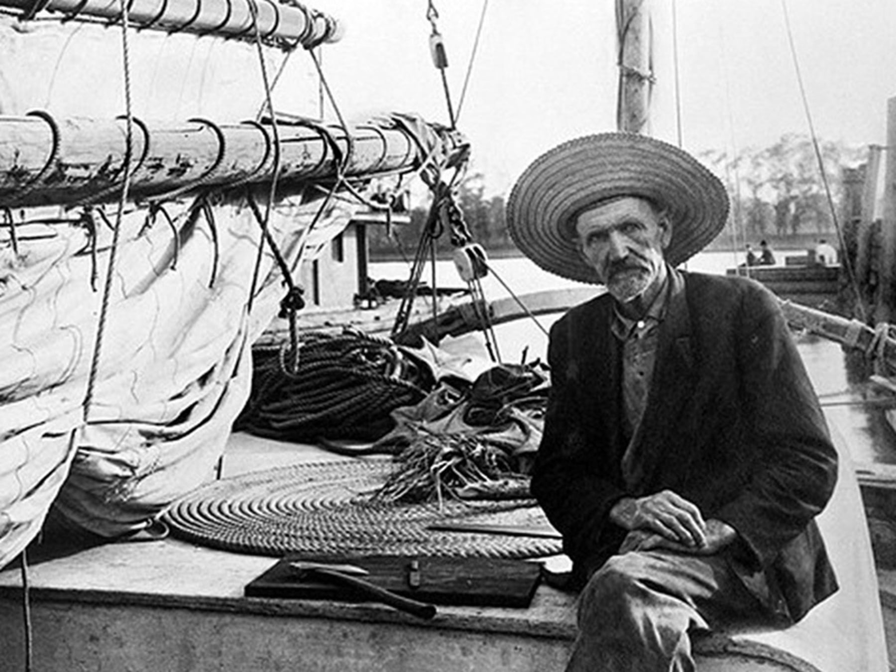 El hombre que le dio la vuelta al mundo en un balandro rescatado de un potrero y se perdió para siempre en el mar del Sur