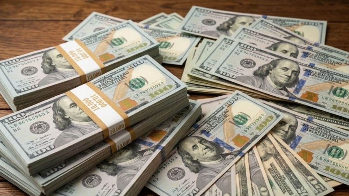 El dólar oficial cerró la semana en $1.530 y el blue se sostuvo en $1.545, con el riesgo país en 495 puntos