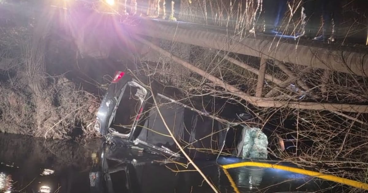 Rastrillaje sin pausa en Fernández Oro: un nene de cuatro años sigue desaparecido tras caer con su familia a un canal de riego