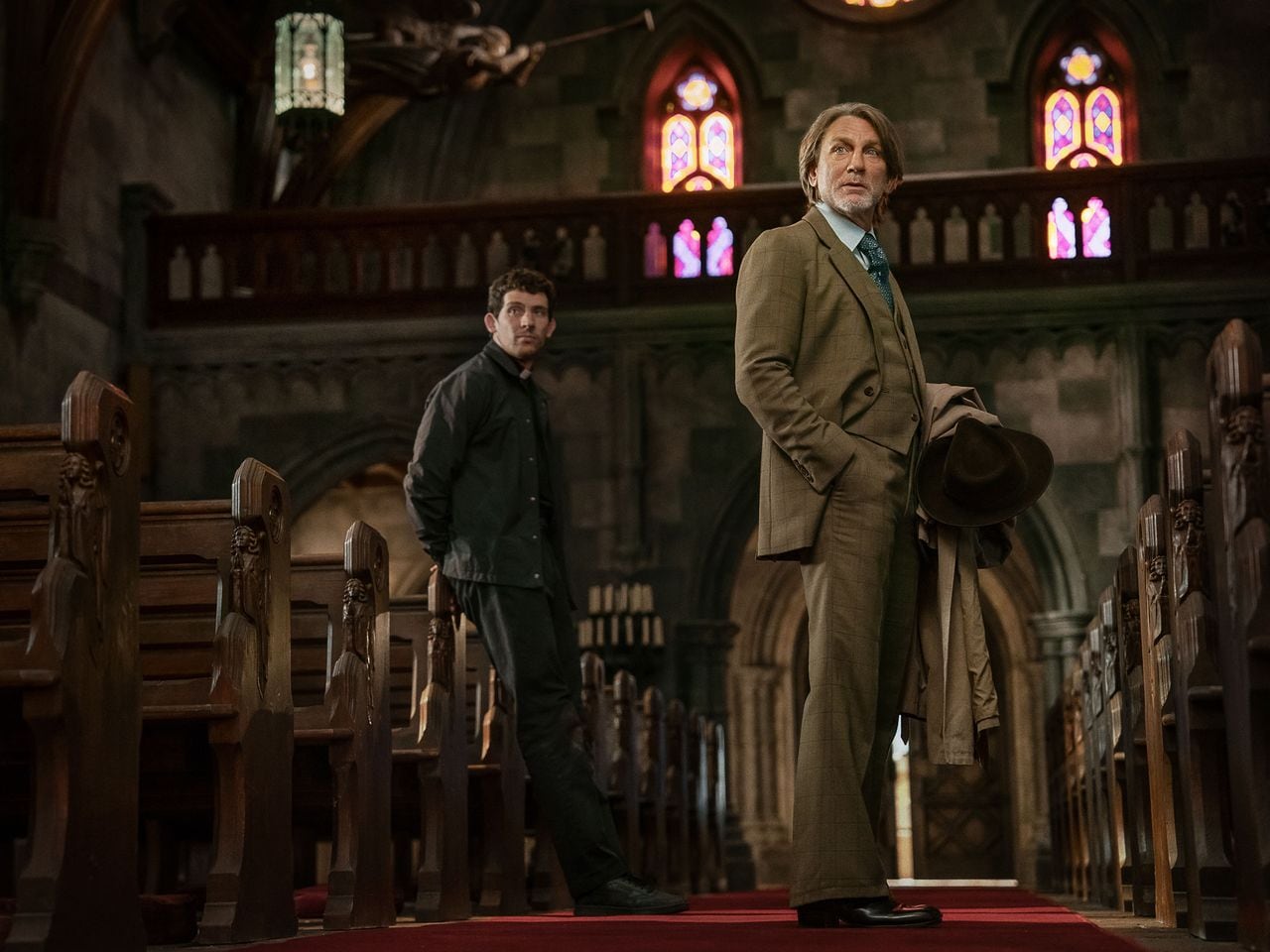 Morgan Spector se calza el saco de Robert Langdon y Netflix vuelve a abrir el juego con Dan Brown