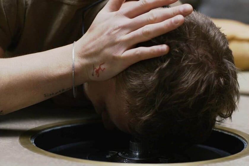 Cuando el oído se vuelve ganzúa: el thriller de Roher que viaja del piano al botín