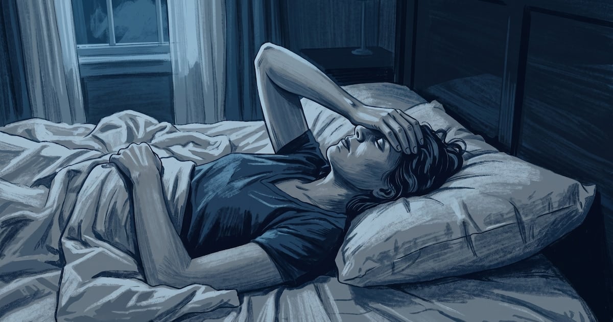 La pantalla que se mete en la cama: cómo el celular y la computadora sabotean el descanso nocturno sin que nos demos cuenta