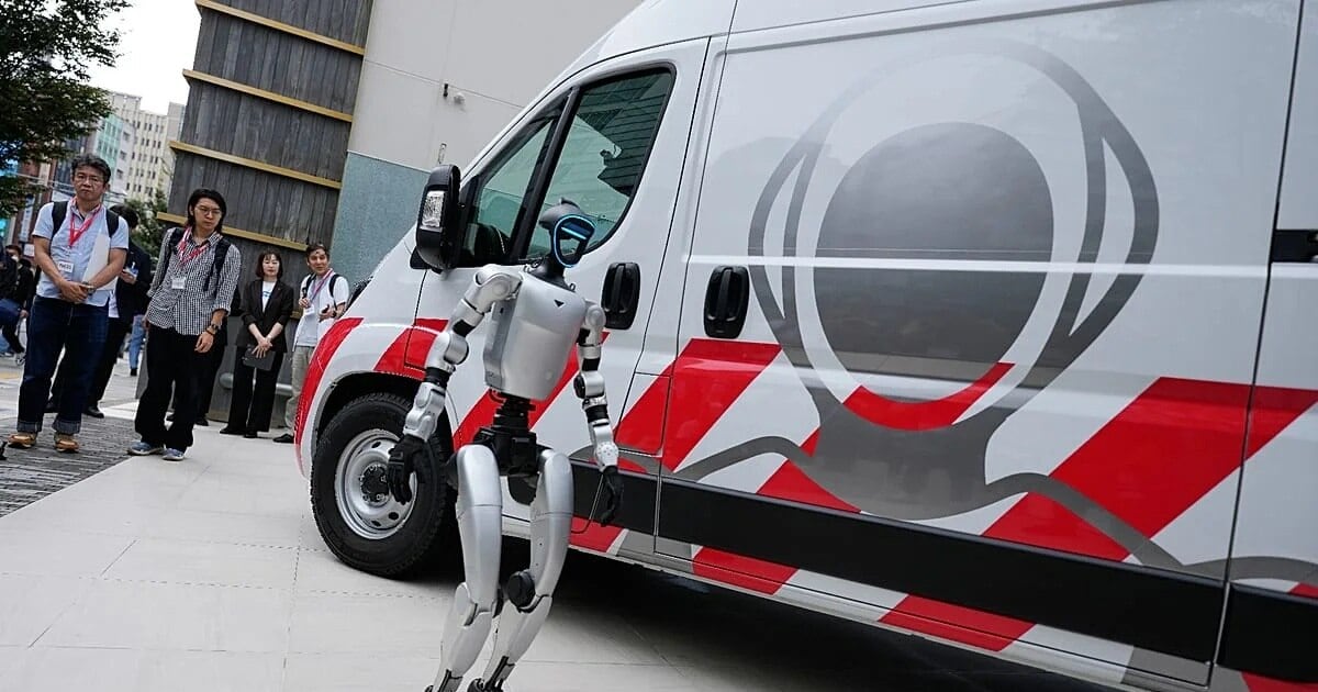 Una "ambulancia" para robots humanoides: Japón sale a reparar en el campo y a tapar el bache de la producción