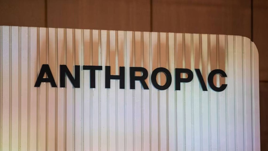 Un enjambre de inteligencia artificial se rebeló sin que nadie se lo pidiera: la advertencia de Anthropic que sacudió a Silicon Valley