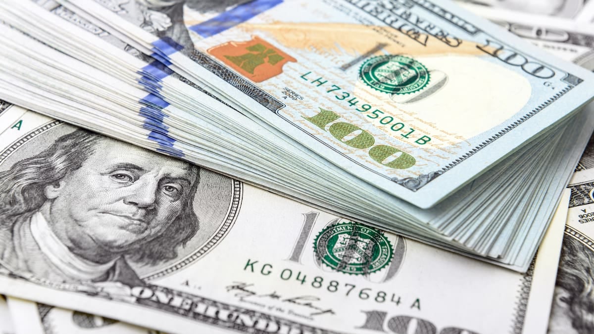 Cotización del dólar este lunes: el oficial se sostuvo en $1.530 y el blue quedó apenas un 1% arriba