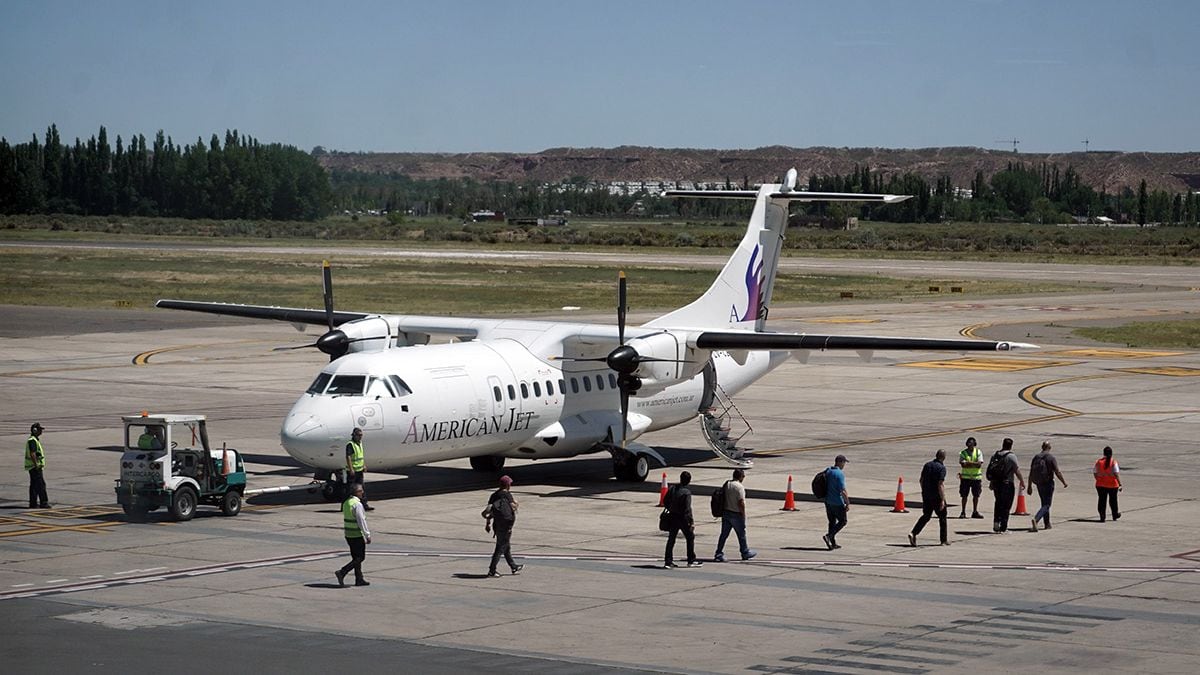 Una aerolínea neuquina activa dos rutas aéreas de 50 minutos desde la capital provincial hacia el norte y el sur