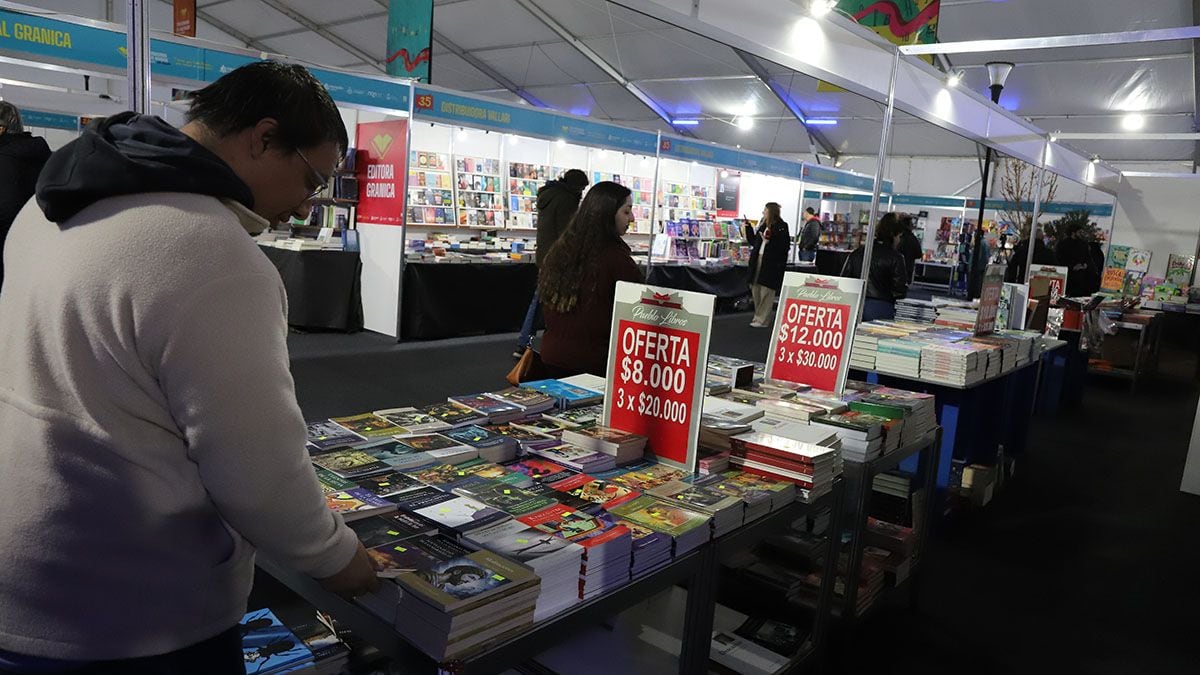 La Feria del Libro de Neuquén sigue con laboratorio de escritura, poesía y un guiño al cine patagónico