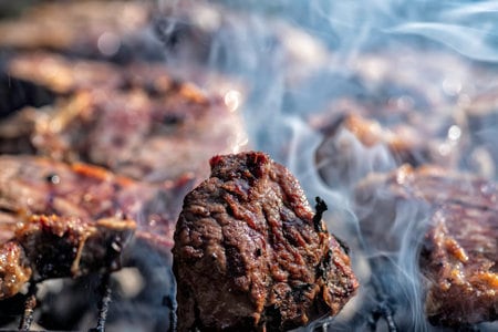 Una mesa a tres bandas: carnes de Argentina, Uruguay y Brasil se cruzan en una parrilla paulista