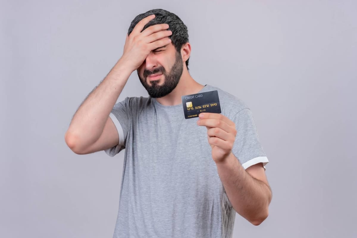 Pagar el mínimo de la tarjeta: por qué la deuda no se cancela y cómo se acumulan los intereses