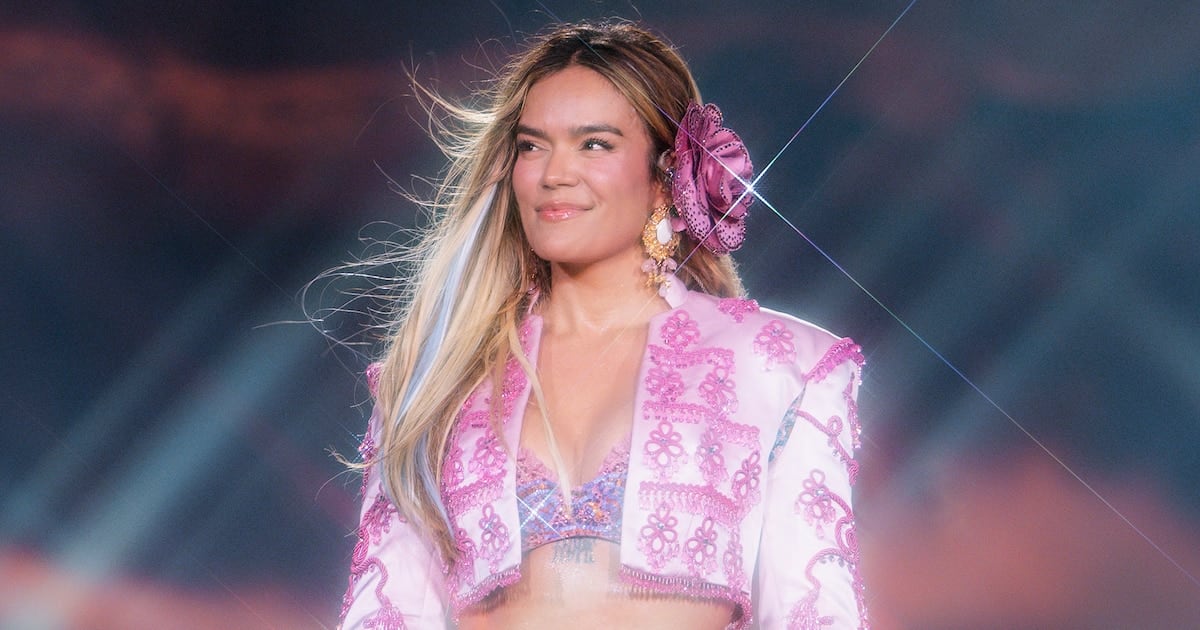 Karol G hizo vibrar Nueva Jersey con una noche que mezcló tropipop, mariachis y la sombra de Selena