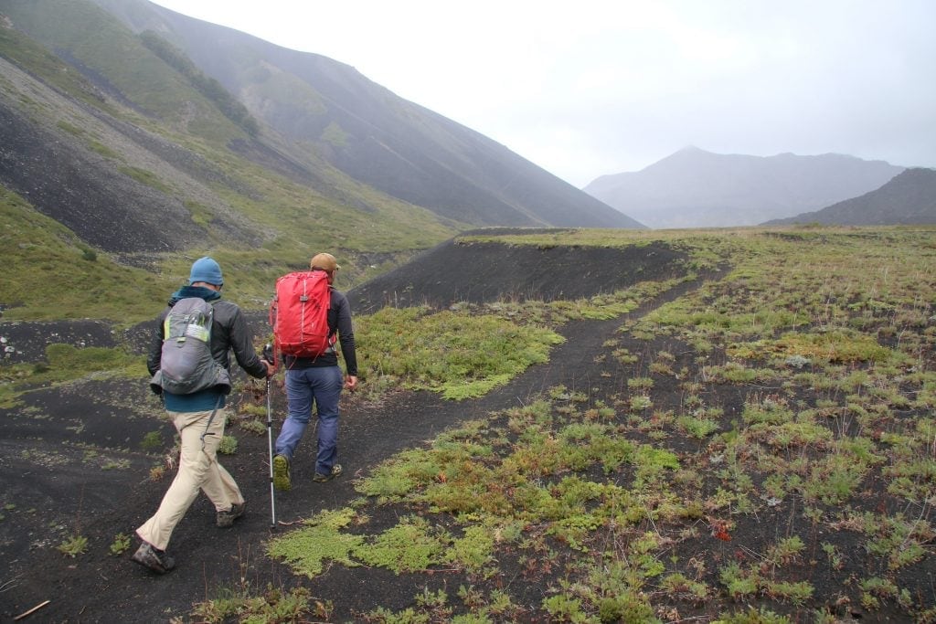 Caminar por la entraña del Malacara, el volcán que esconde tres cráteres en el sur mendocino