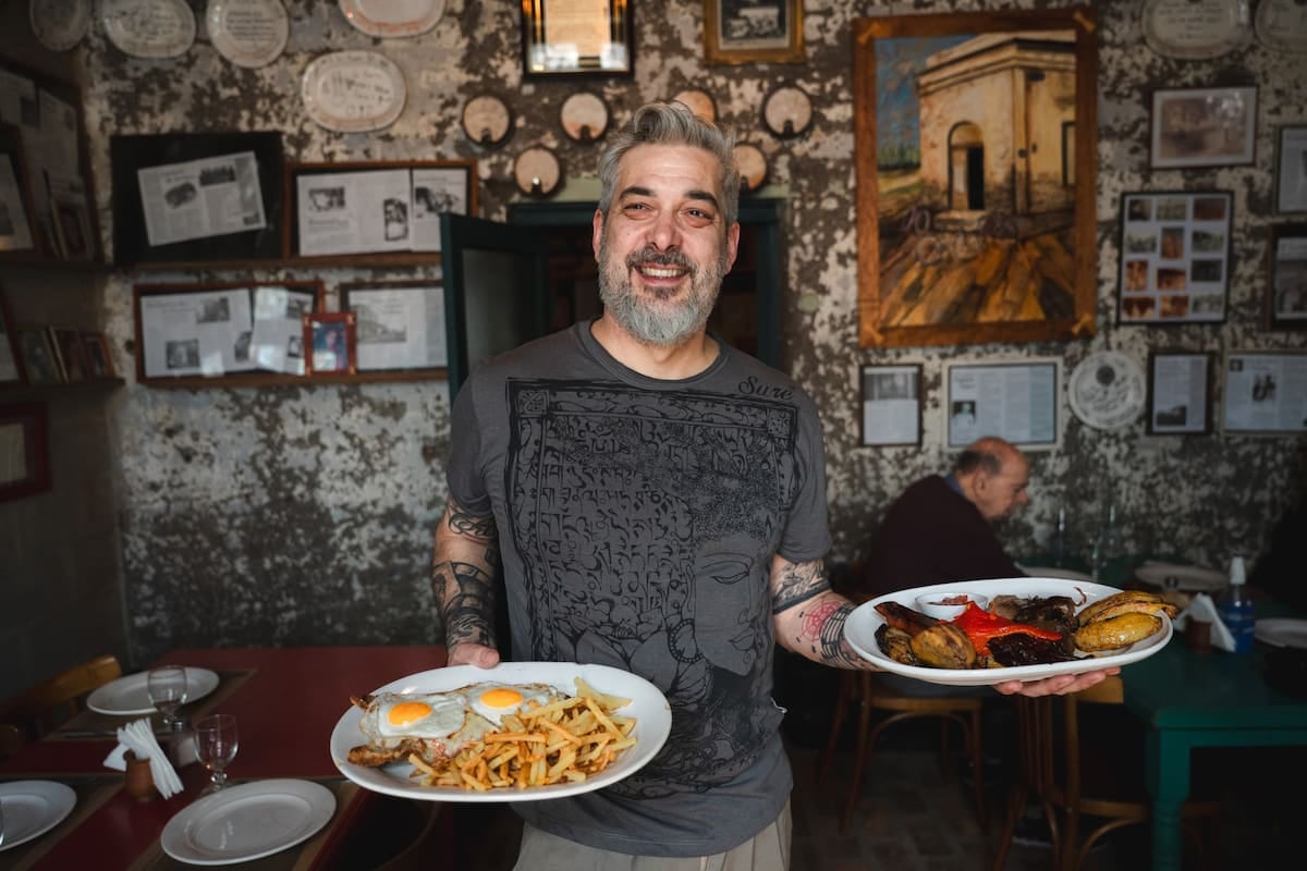 Azcuénaga, el pueblo de los diez restaurantes: una escapada con fondo de horno a leña a solo cien kilómetros de Buenos Aires