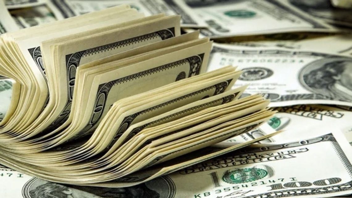 Cotizaciones cambiarias de referencia para este lunes: el blue se ubica en $1.550 y la referencia para la tarjeta alcanza los $1.995,50