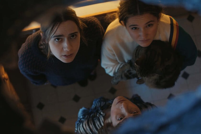 Tres mujeres en familia y un humor que no se permite bajar el drama al piso: vuelve Such Brave Girls con su segunda temporada