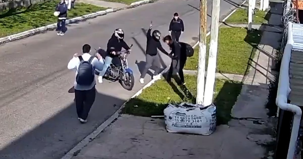 Investigan un asalto a alumnos con autismo en González Catán: la Justicia busca a los dos motochorros