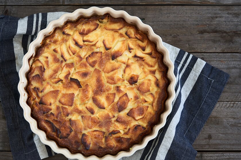 Tarta de manzana con la fruta dentro de la masa: una receta rápida que se hornea en media hora