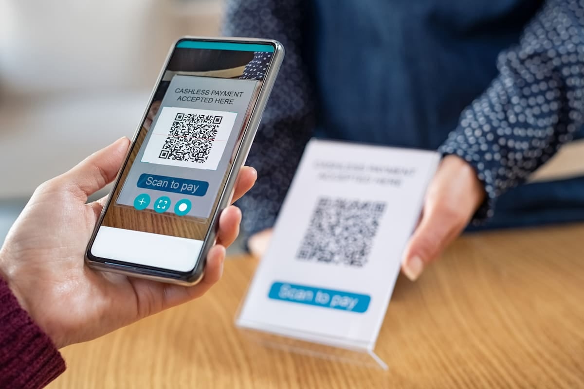 Pagos con QR y transferencias inmediatas se consolidan como los medios de pago de mayor crecimiento, según el BCRA