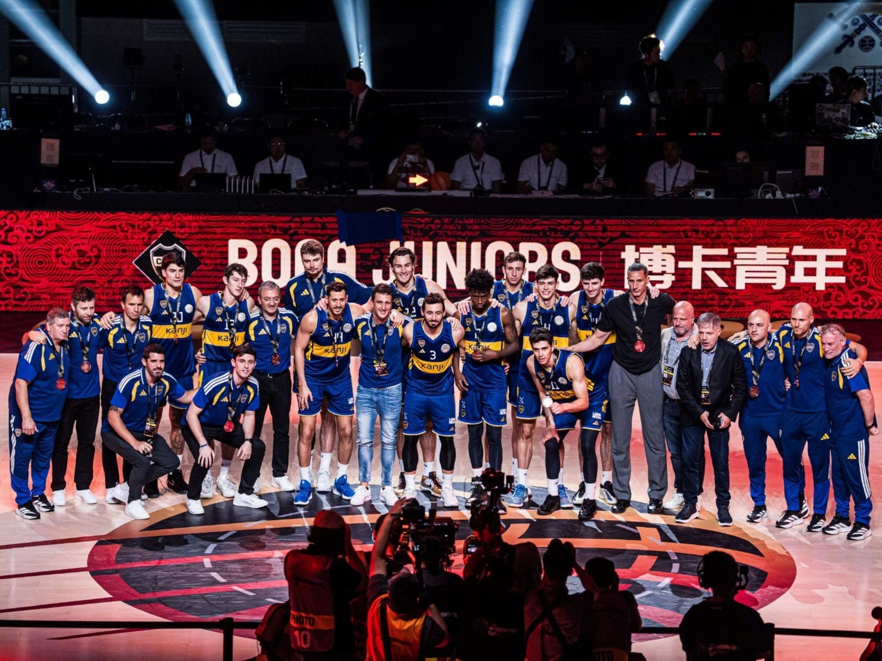 Boca cerró su estreno mundialista con una medalla de bronce y se dio el gusto de hacer historia desde el banco de Casalánguida