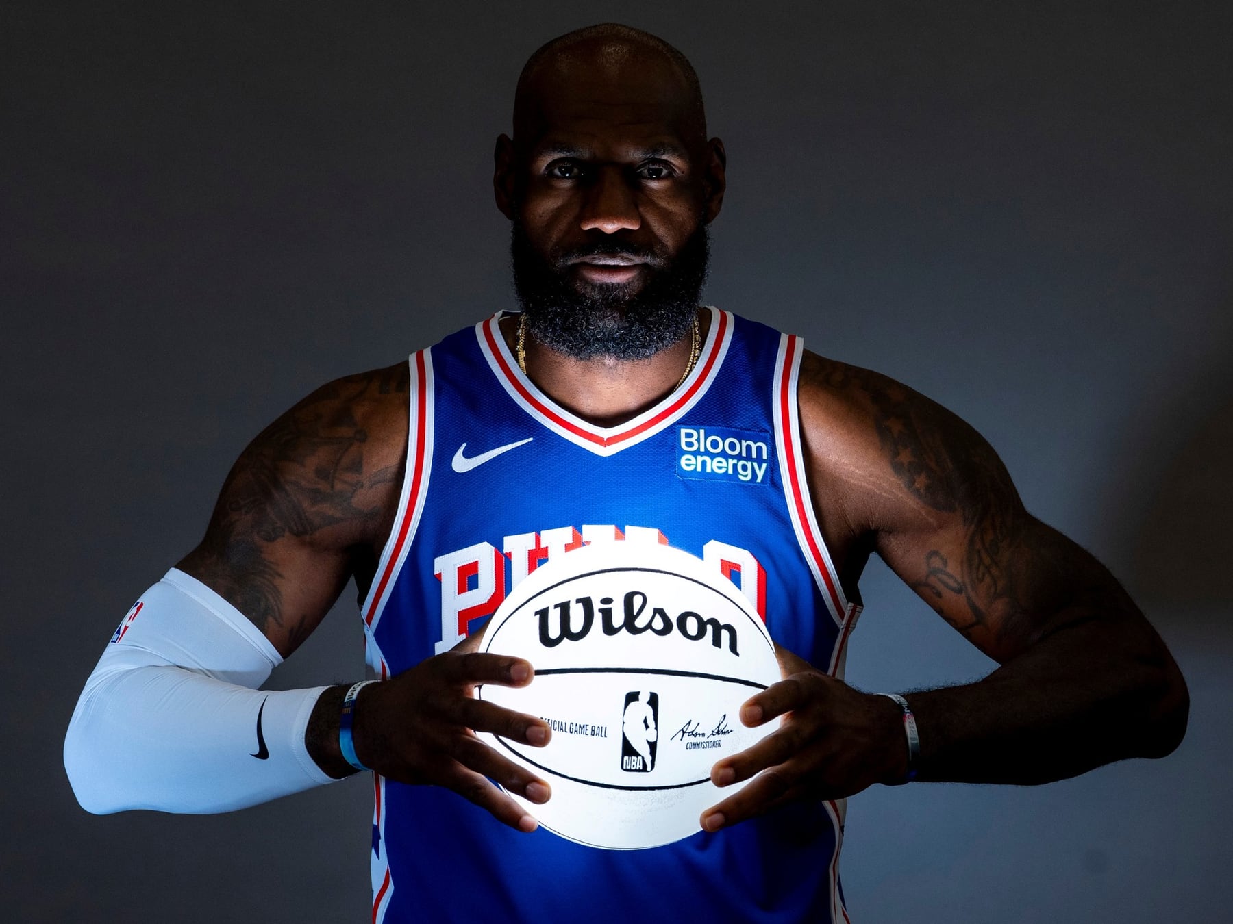 LeBron James recaló en Philadelphia con un contrato de dos años y la mira clavada en el anillo que le falta