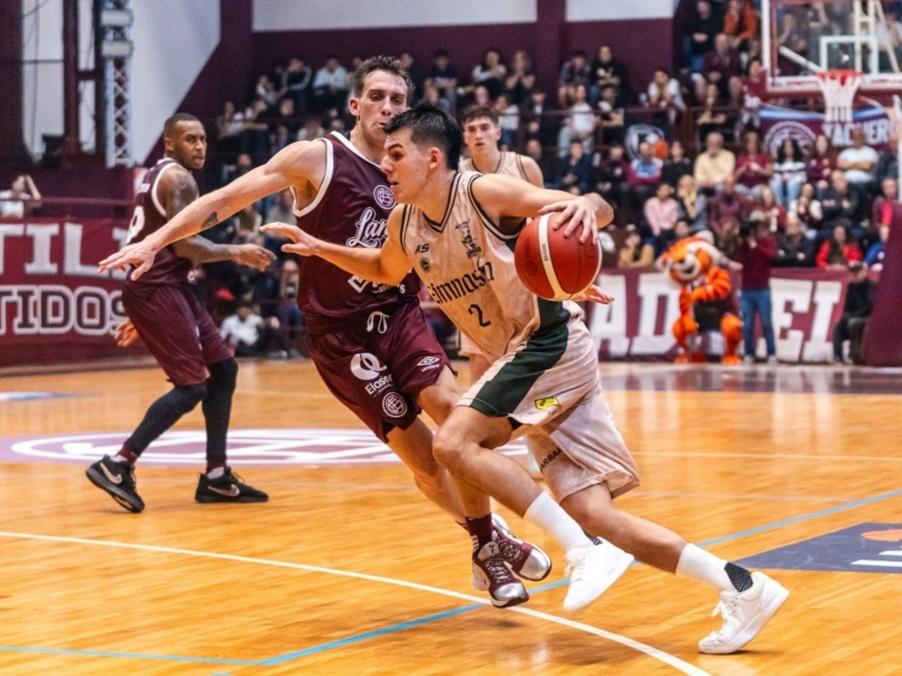 Gimnasia pasó por arriba a Lanús en el debut y mostró por qué es el campeón