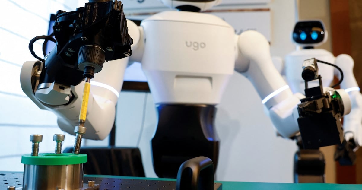 Un hospital japonés puso a un robot con IA a orientar visitantes y ordenar mesas: qué se viene en la Argentina y el mundo
