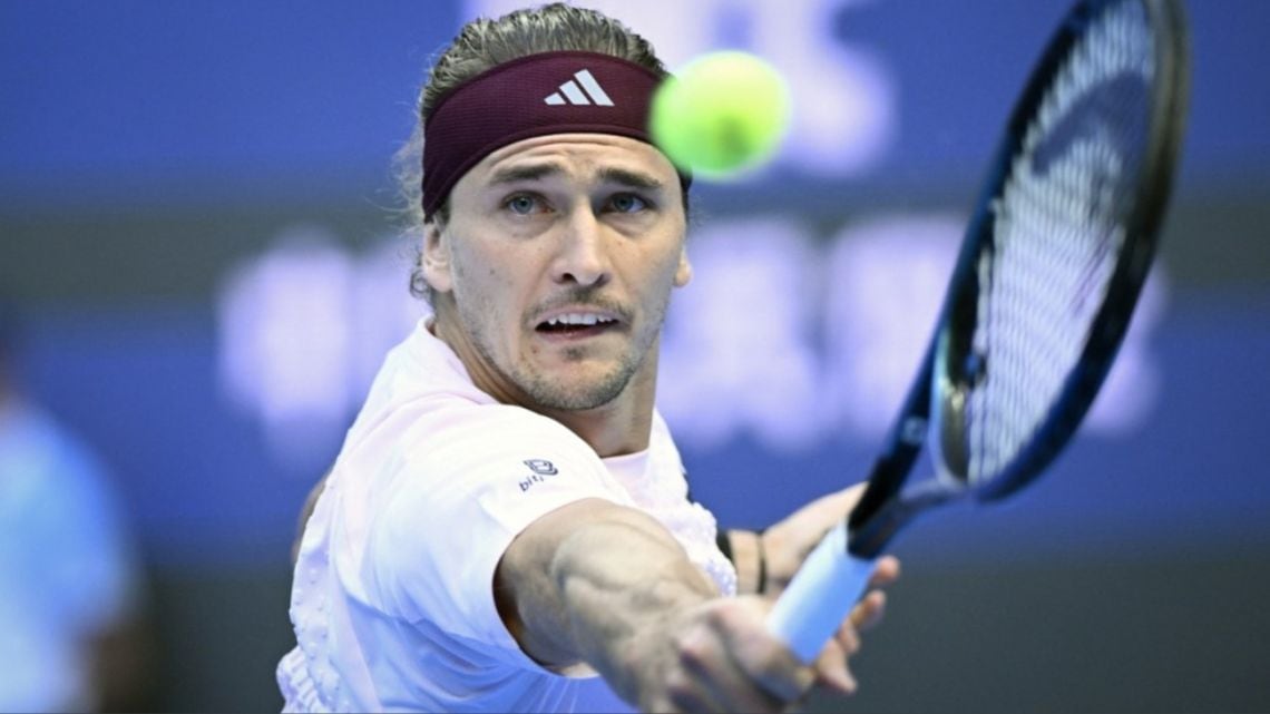 Zverev pasó el primer escollo en Shanghái y se plantó: los Grand Slams se ganan a cinco sets o no se ganan