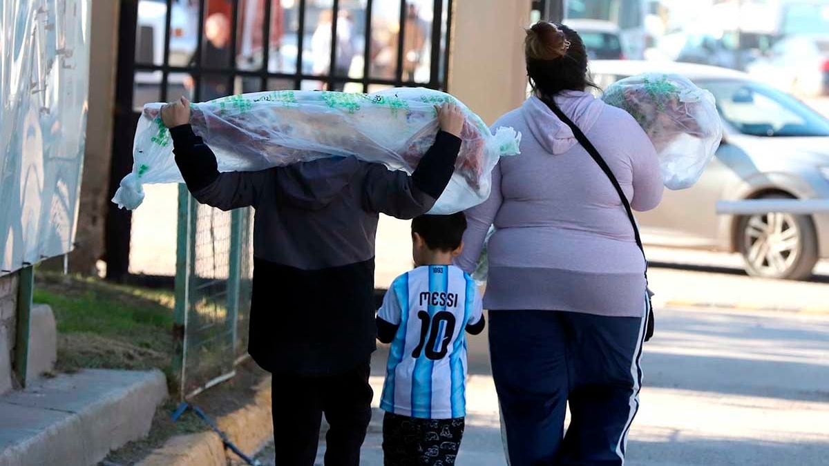 El Mercado Concentrador sale a la calle dos sábados seguidos y se da el gusto de sumar chivito y trucha