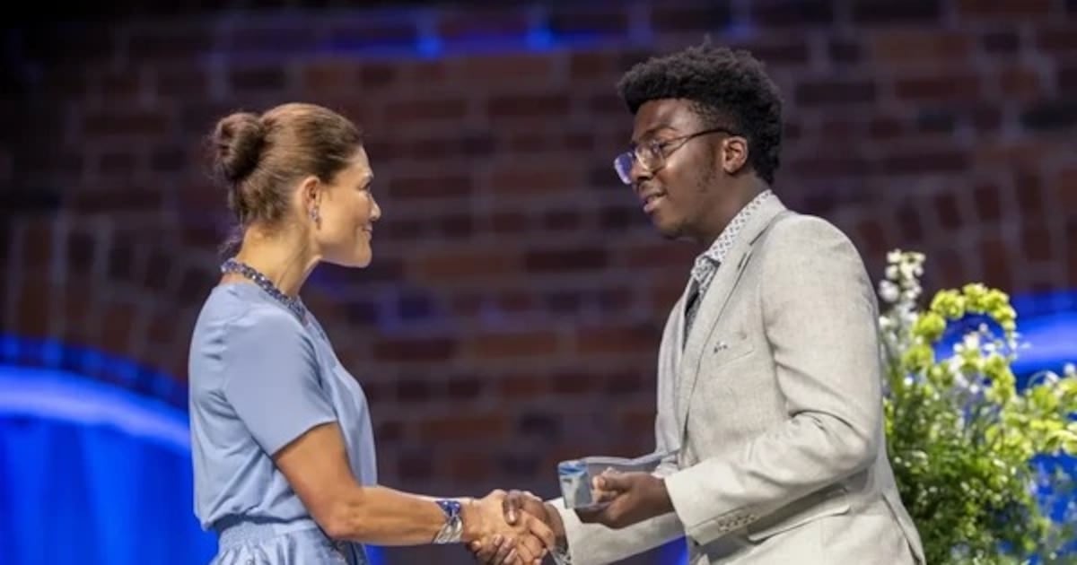 Un robot con IA y ferrofluido: la apuesta de un canadiense de 17 años para sacar plástico del agua