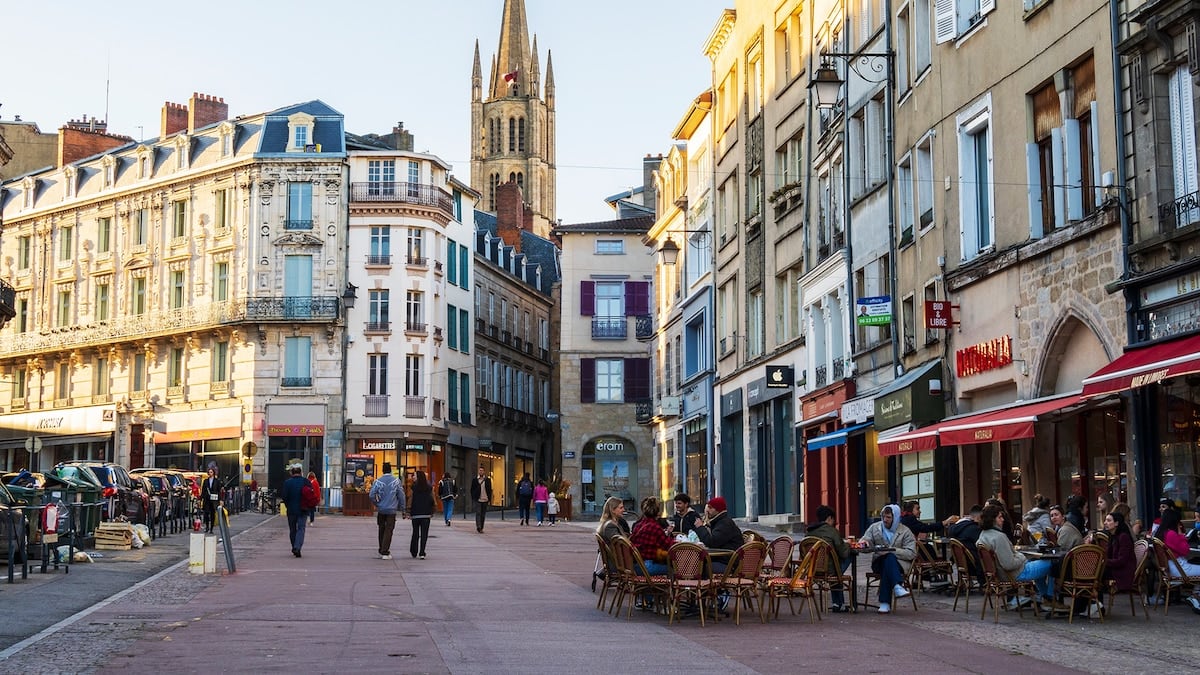 La ciudad francesa que lleva la porcelana en el ADN y abre sus talleres al visitante