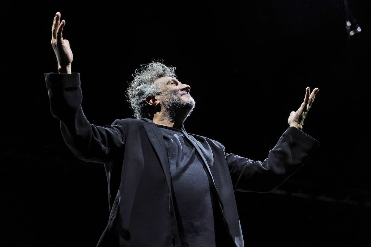 Fito Páez paró el show en Mar del Plata para cruzar a la seguridad: «No son policía, loco, son seguridad»