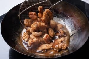 Pollo al limón en casa: cómo lograr la cubierta crocante sin perder los jugos de la carne