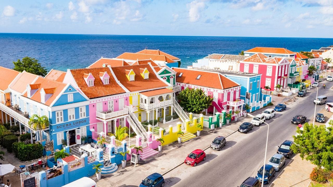 Curazao, la isla donde la costa se recorre en buggy y la capital se cruza en barca
