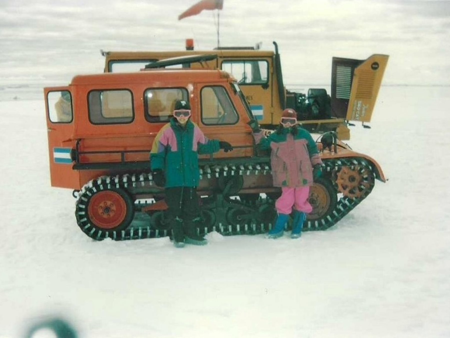 Natalia López, la periodista que a los 12 años pasó una invernada en la Base Esperanza y volcó esa experiencia en su primer libro