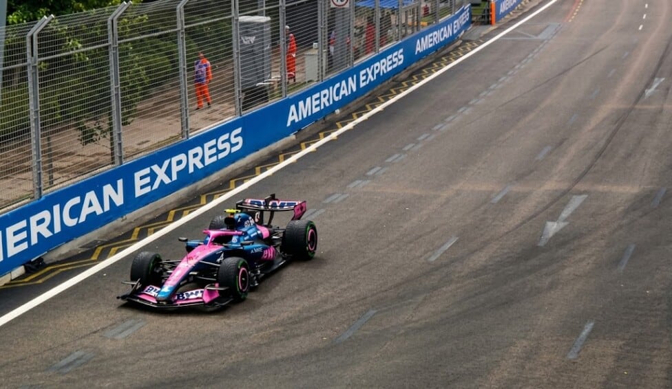 Verstappen se adueñó de la Sprint bajo la lluvia en Marina Bay y Colapinto quedó varado con el Alpine roto