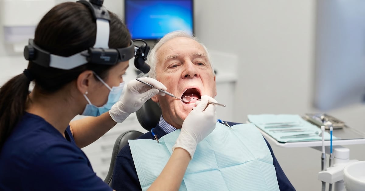 Dientes que se van, mente que se apaga: lo que un adulto mayor de Buenos Aires no puede seguir ignorando