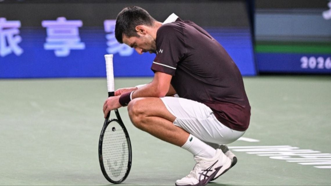 Hurkacz le cortó el envión a Djokovic en Shanghái y lo dejó al borde del Torneo de Maestros