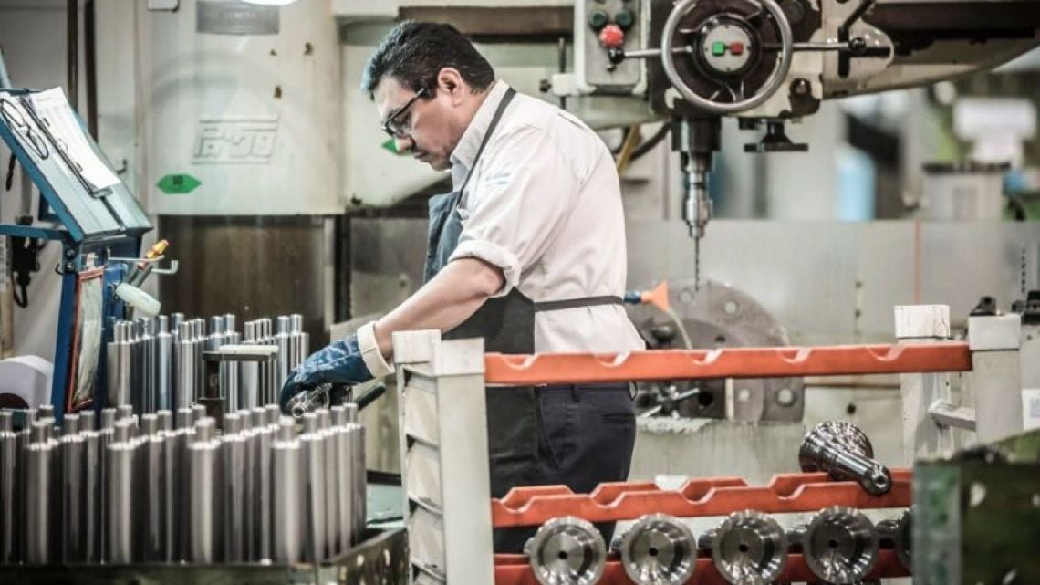 La industria argentina acumuló una caída de 5,2% en el empleo registrado entre 2024 y 2026, según Politikon Chaco