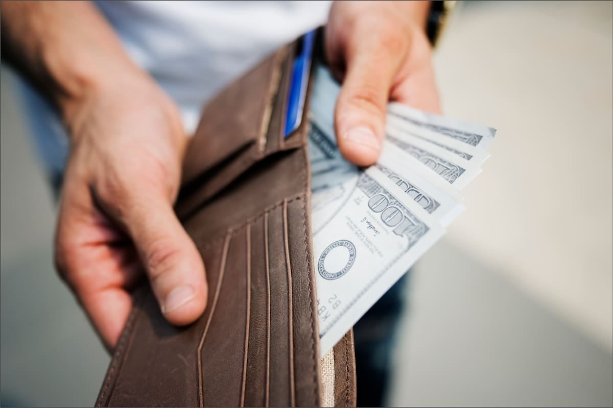 El fin de semana dejó al oficial y al blue a apenas cinco pesos de distancia, en un mercado cambiario que muestra una calma relativa