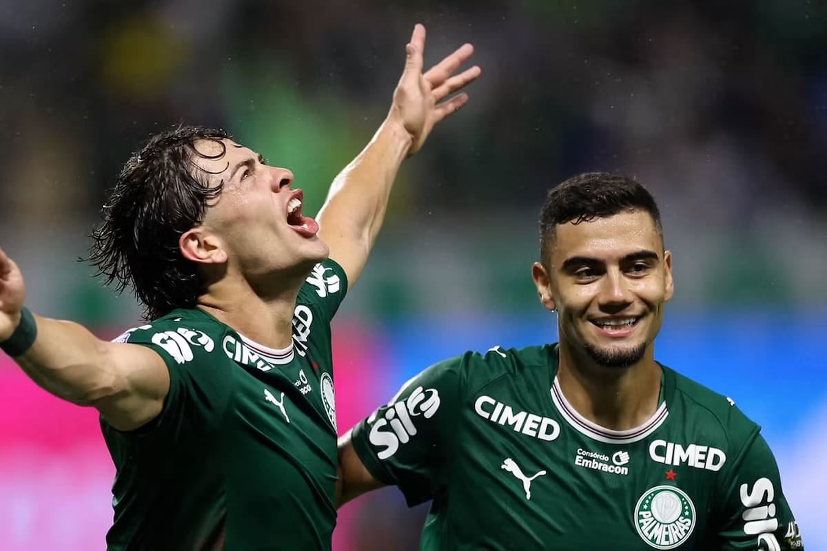 Giay desatado: el argentino se destapó con un doblete en el clásico paulista y mandó a Corinthians al fondo