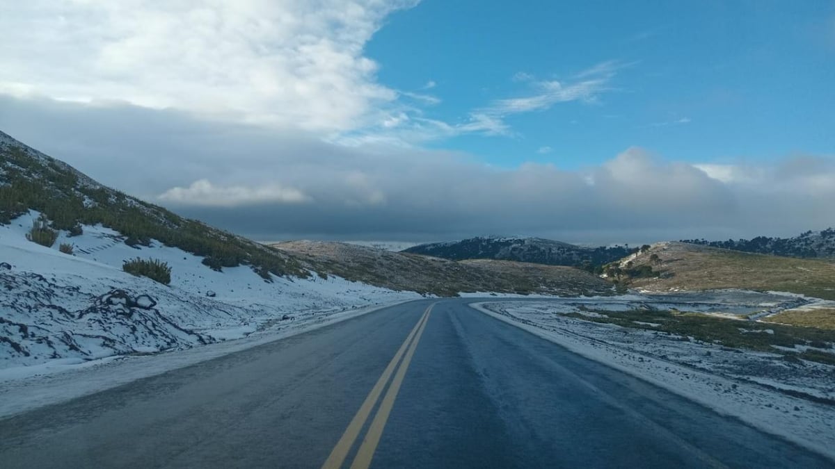 Los dos pasos a Chile desde Neuquén siguen habilitados, pero con calzada húmeda y cadenas obligatorias en ambos