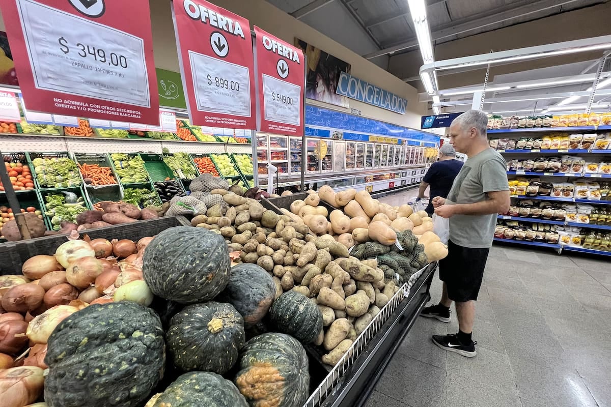 Septiembre cerraría con una inflación en torno al 2%: qué dicen las consultoras y qué esperar del dato del INDEC