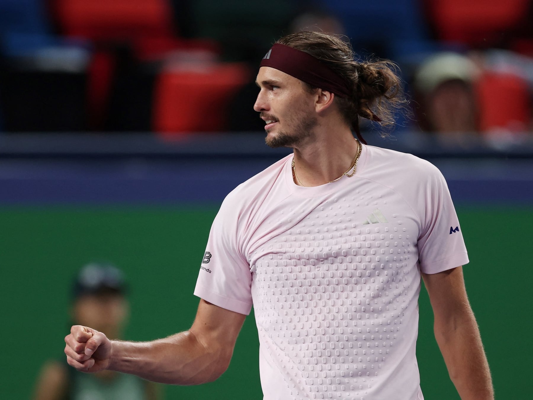 Zverev selló su lugar en los cuartos de Shanghai y, de paso, se regaló el número uno del año
