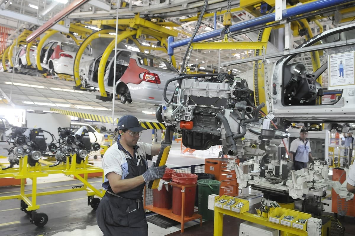 La industria usó poco más de la mitad de su capacidad en agosto y volvió a caer frente a 2025