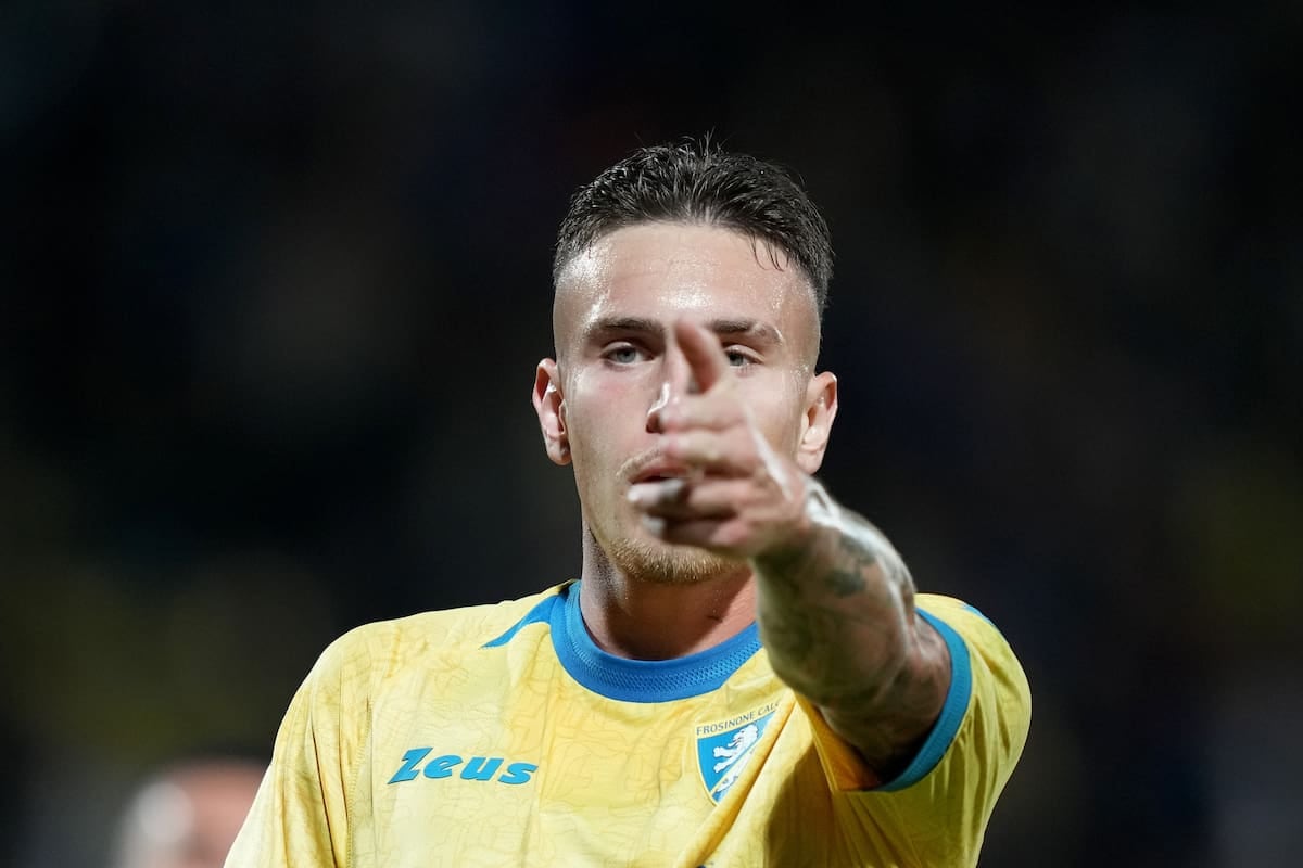 Raimondo se disfrazó de Messi: tres goles, cuatro al hilo y la cima del campeonato italiano