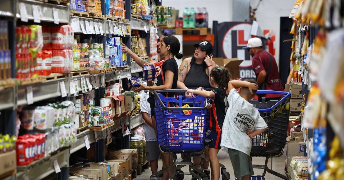 La inflación persiste en una franja mensual de entre 1,6% y 1,8% y los analistas proyectan un sendero en zigzag hasta 2027