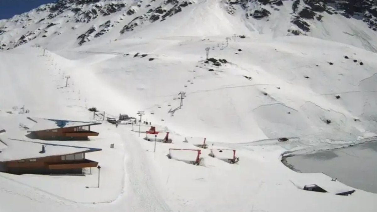 Una avalancha en la cordillera chilena dejó tres muertos y cuatro heridos cerca de un centro de esquí mendocino