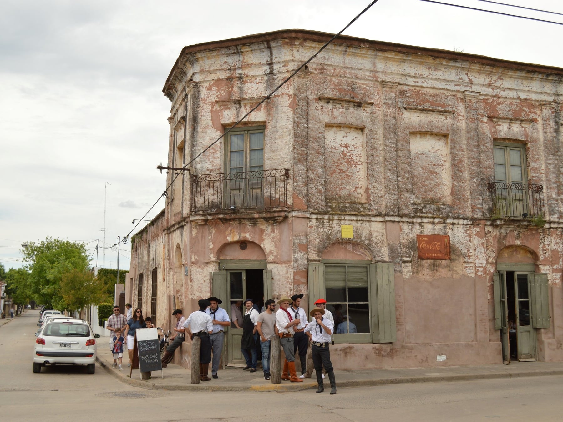 San Antonio de Areco, más allá de la postal gauchesca: el mapa de talleres donde se cocina la identidad del pueblo